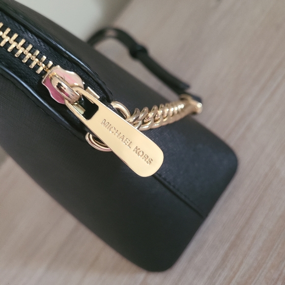 🖤MICHAEL KORS Chain-Link Saffiano Leather Dome Black Crossbody Bag - Picture 6 of 14